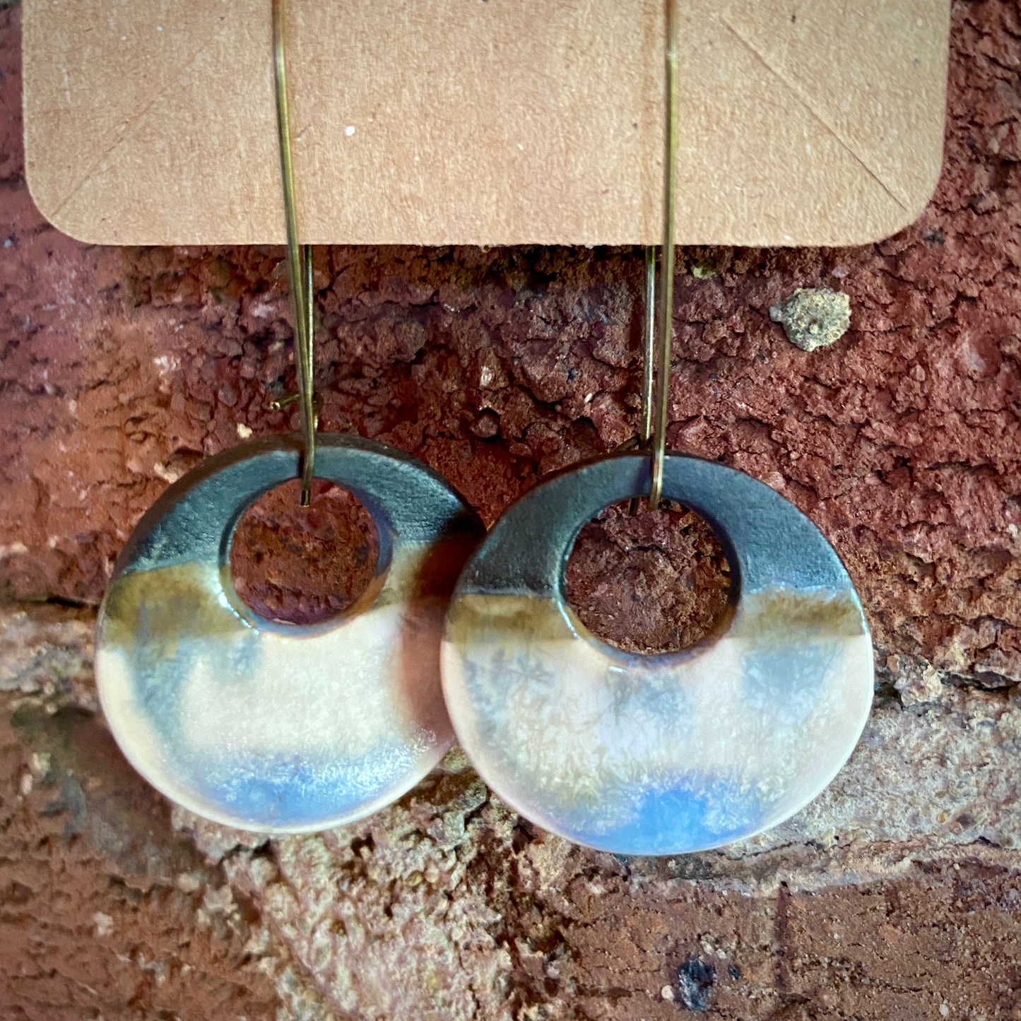 Disc earrings on brass hooks - black pearl