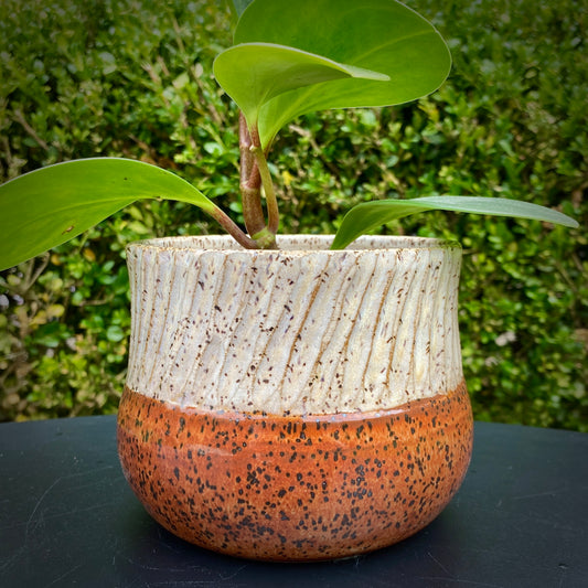 Fluted Planter - safari brown