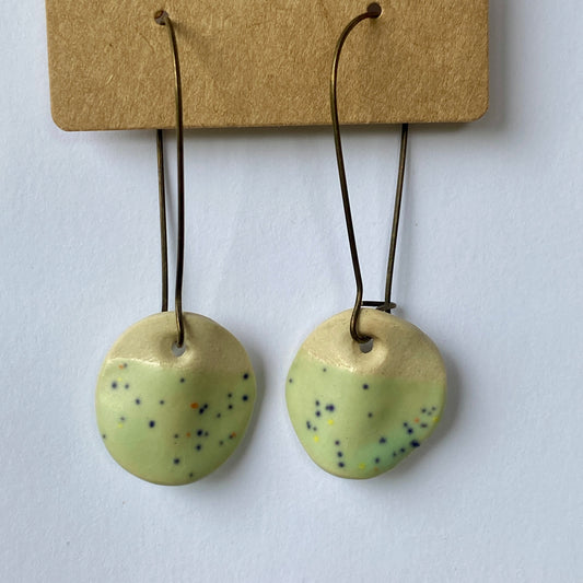 Disc earrings on long kidney hooks - green confetti