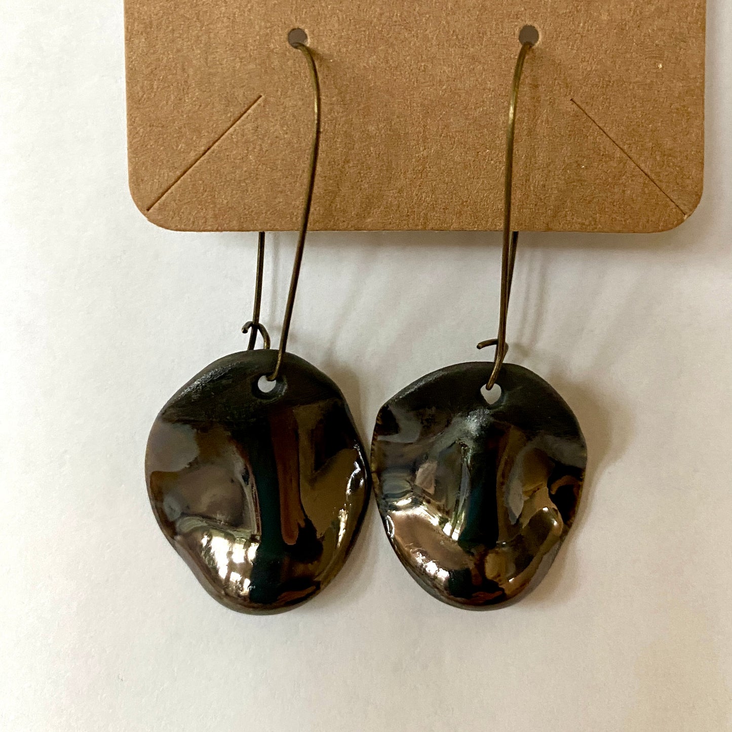 Disc earrings on brass hooks - black/high gloss metallic