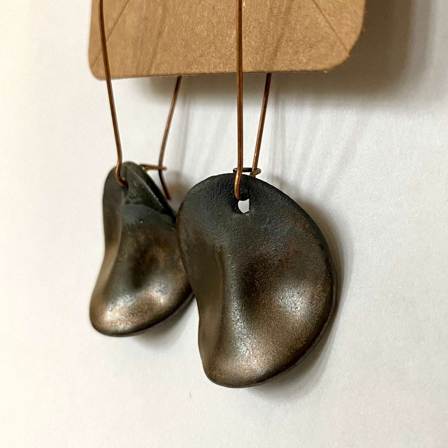 Disc earrings on copper hooks - satin black/gold