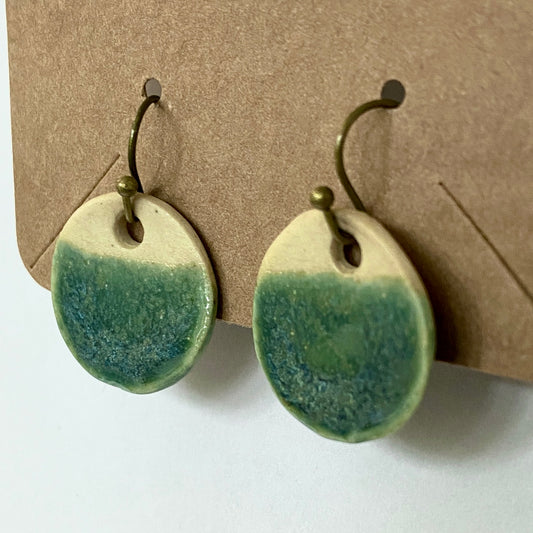 Disc-shaped earrings on brass hooks - teal green