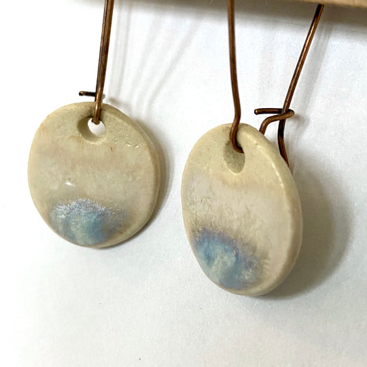 Disc earrings on copper hooks - white/blue