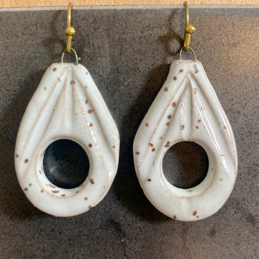 Hollow tear drop shaped earrings - white