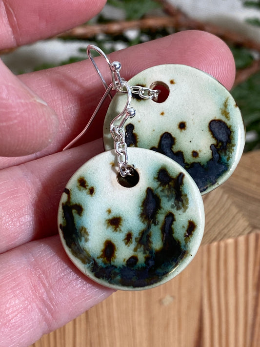 Disc earrings - green metallic